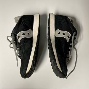Saucony Jazz sneakers. Size 8 in black and gray.